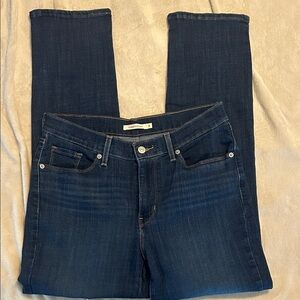 Levi’s classic straight leg jean like new. Size 8